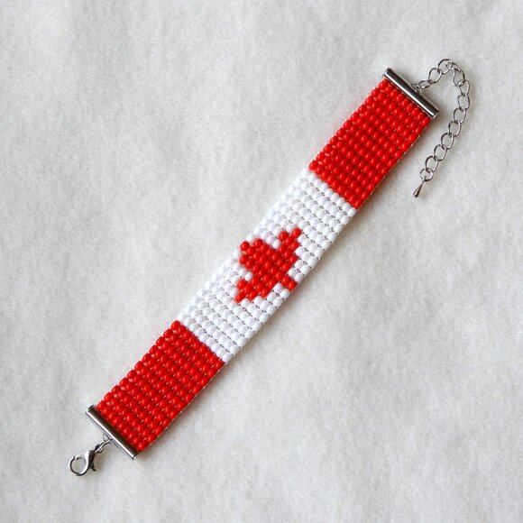 Canada Canadian flag bead bracelet, handmade, adjustable length, maple leaf - Picture 2 of 6